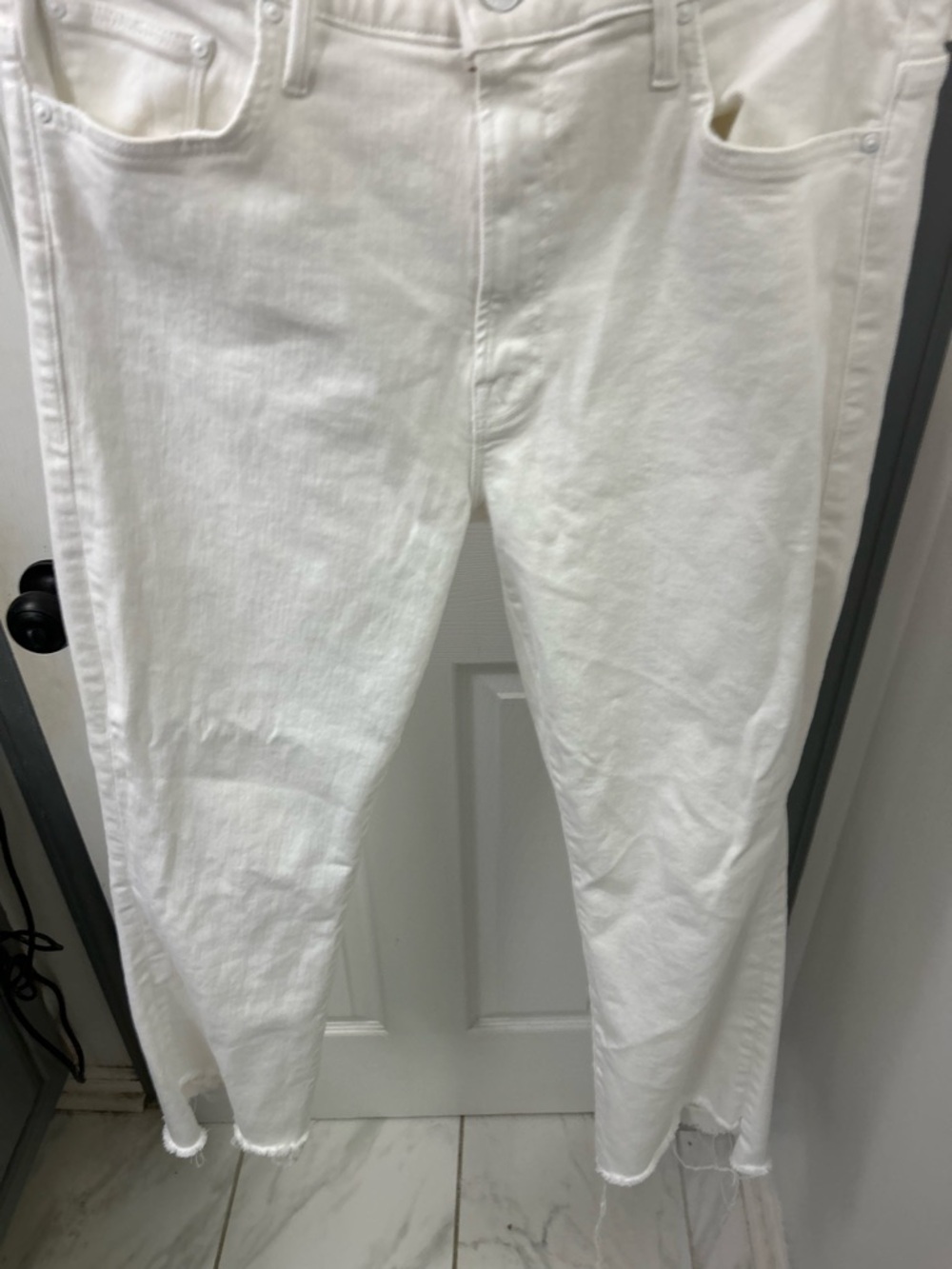 NWOT MOTHER the insider crop grey in white denim.